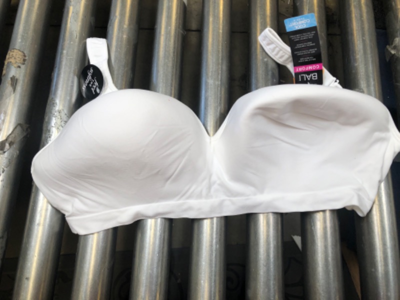 Photo 2 of Bali Women's Comfort Revolution Wirefree Bra DF3463 size 42DD
 