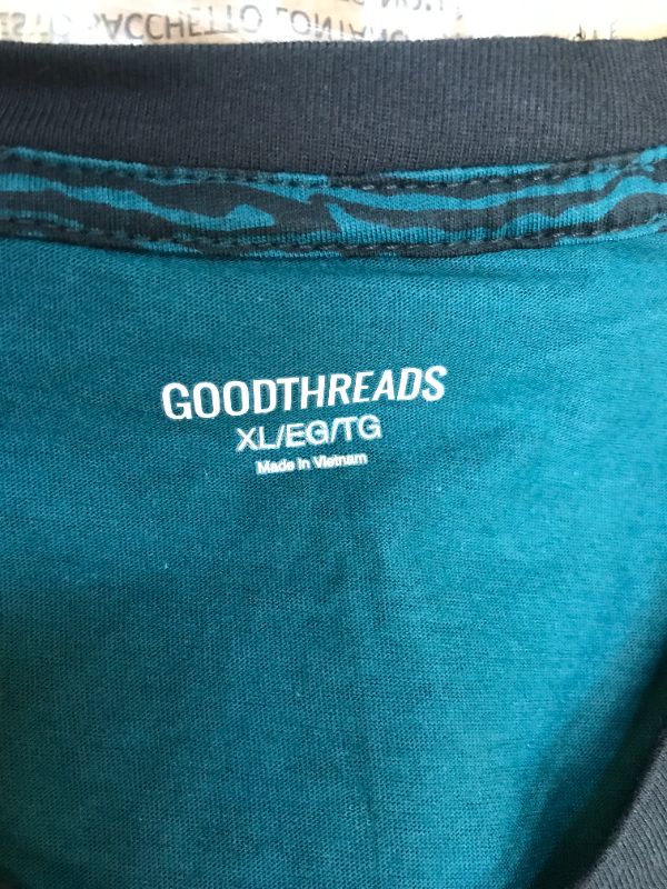 Photo 1 of Goodthreads Men's Slim-Fit Short-Sleeve Crewneck Cotton T-Shirt, Blue Wave Stripe, X-Large
