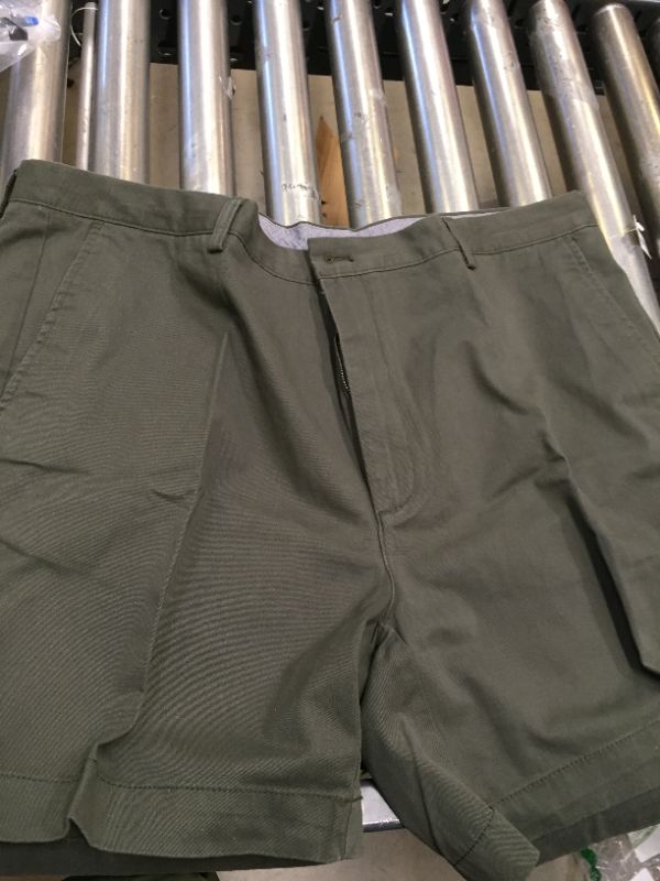 Photo 2 of Amazon Essentials
Men's Classic-fit 7" Short SIZE 42