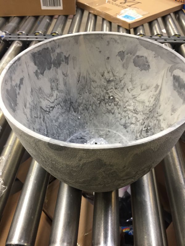 Photo 1 of 11" PLANTER POT