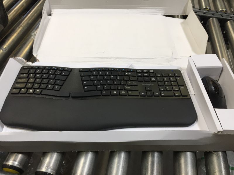 Photo 2 of Kensington Pro Fit Ergonomic Wireless Keyboard and Mouse - Black (K75406US)
DAMAGES TO PACKAGING (MISSING CHIP FOR MOUSE)