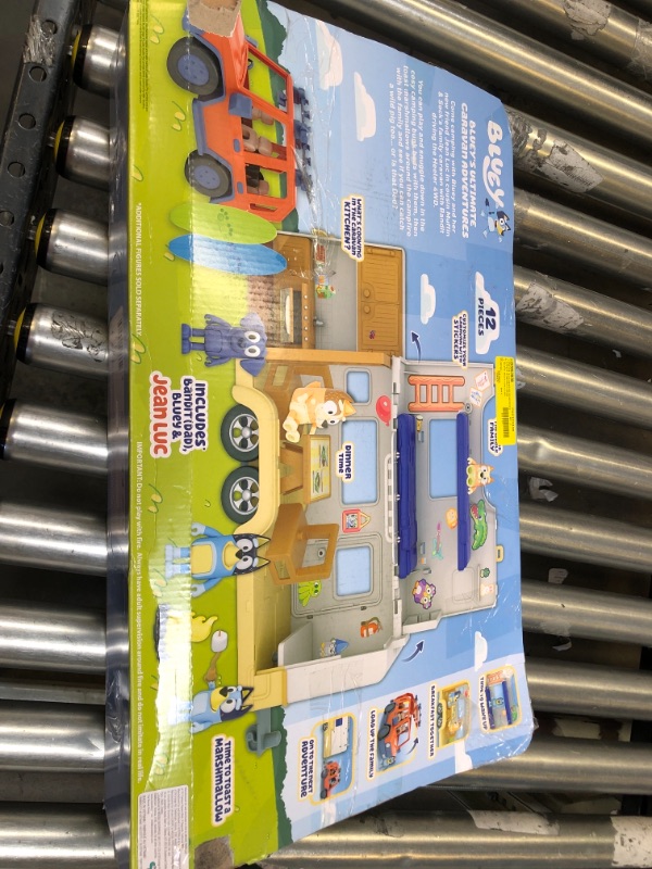 Photo 1 of Bluey Ultimate Caravan Adventures - Caravan Playset and Three 2.5-3" Figures & 4WD Family Vehicle with 2 Surfboards
