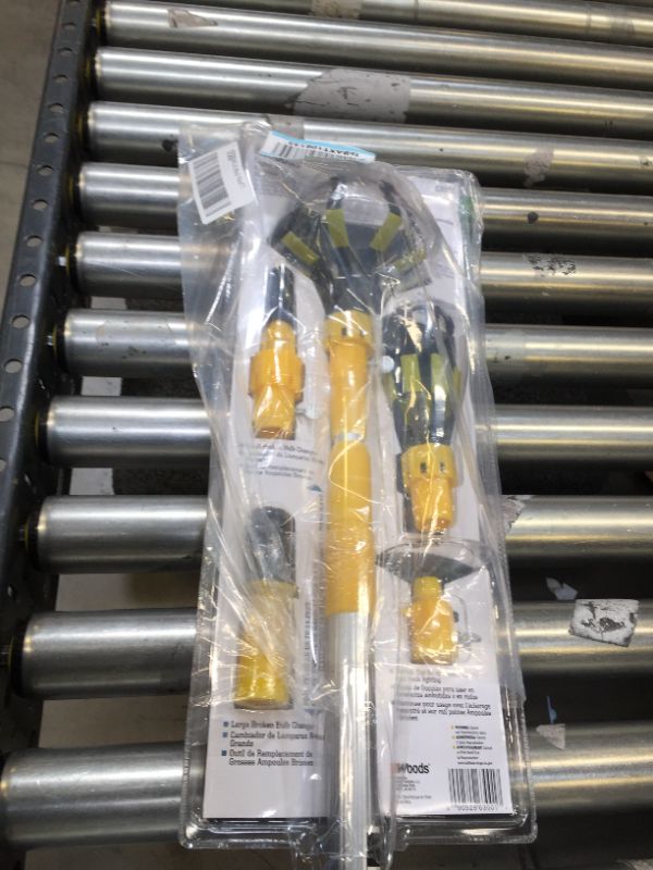 Photo 2 of Designers Edge E3001 11' Yellow Light Changing Kit Foot Metal Telescopic Pole, Baskets, Suction Cup and Broken Bulb Changers, Versatile Use, 5 Accessories Included