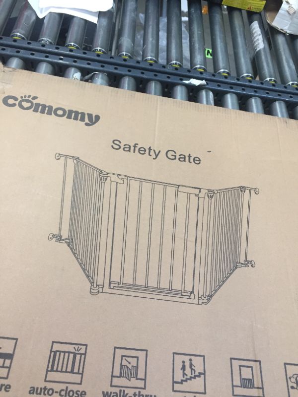 Photo 1 of comomy safety gate