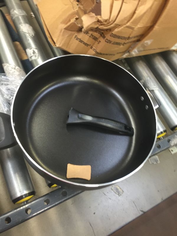 Photo 2 of Farberware Dishwasher Safe Nonstick Jumbo Cooker/Saute Pan with Helper Handle - 6 Quart, Black

