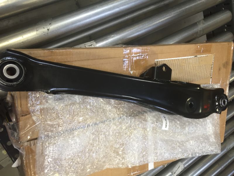 Photo 4 of  JEEP PATRIOT PASSENGER RIGHT REAR LOWER LOCATING CONTROL ARM OEM 5272AHA