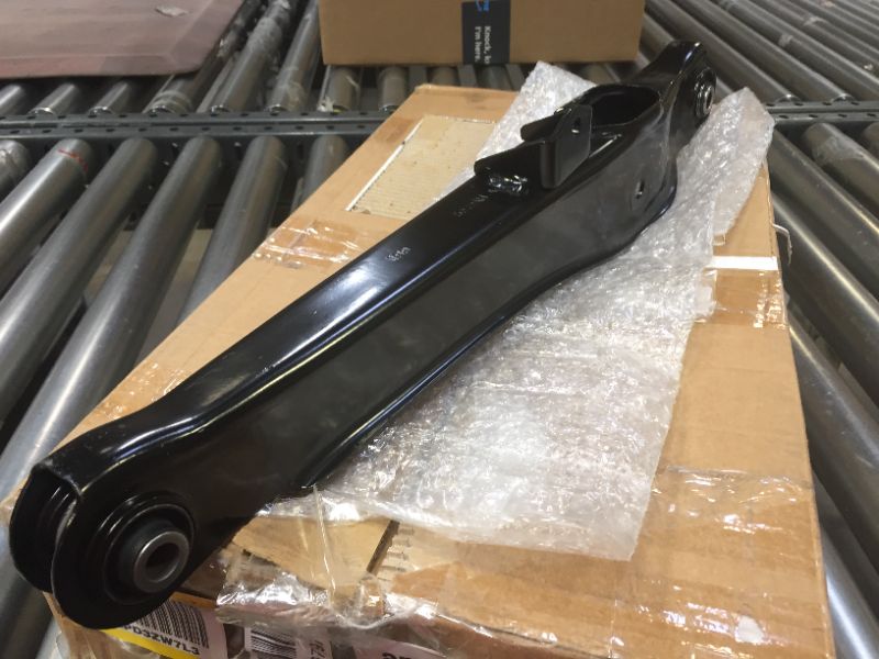 Photo 3 of 07-15 JEEP PATRIOT PASSENGER RIGHT REAR LOWER LOCATING CONTROL ARM OEM 5272AHA