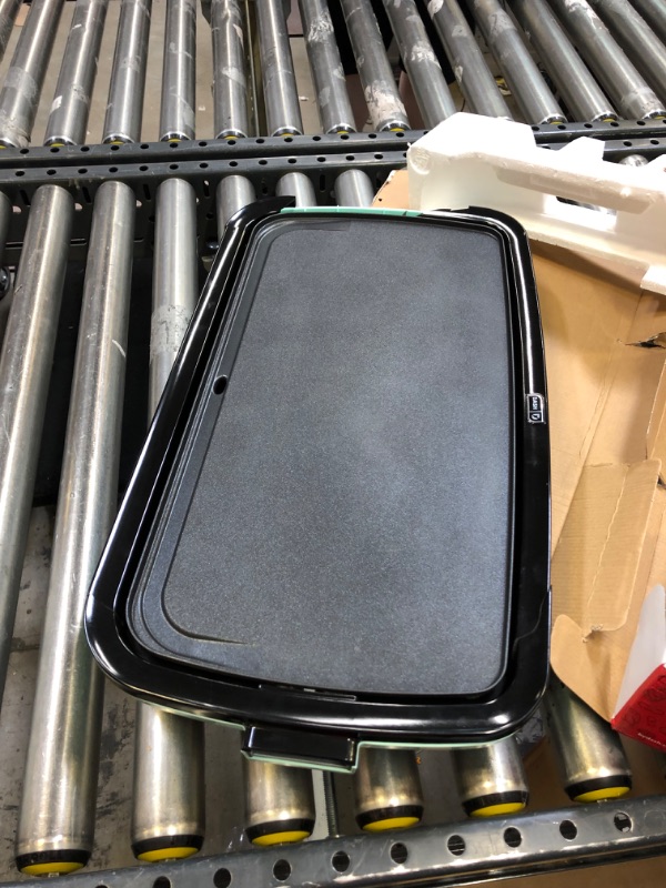 Photo 2 of DASH Everyday Nonstick Electric Griddle , 20in, 1500-Watt - Aqua
(BROKEN PLASTIC)
