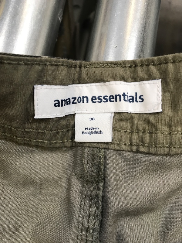 Photo 3 of Amazon Essentials Men's Classic-Fit 10” Cargo Short