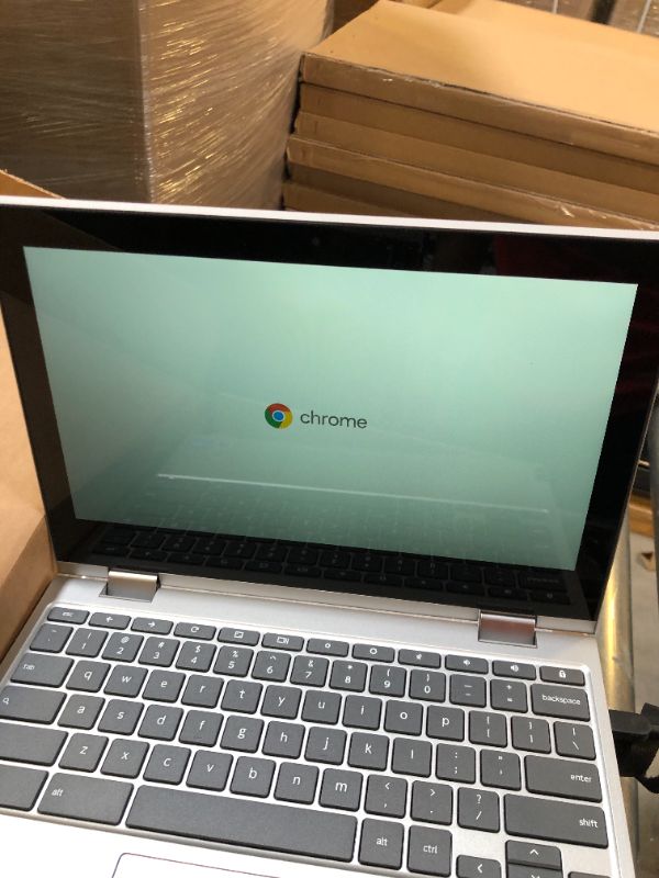 Photo 2 of Lenovo Chromebook C340 2-in-1-11.6" HD Touch - Celeron N4000-4GB - 32GB eMMC - Gray
(REFURBISHED)
