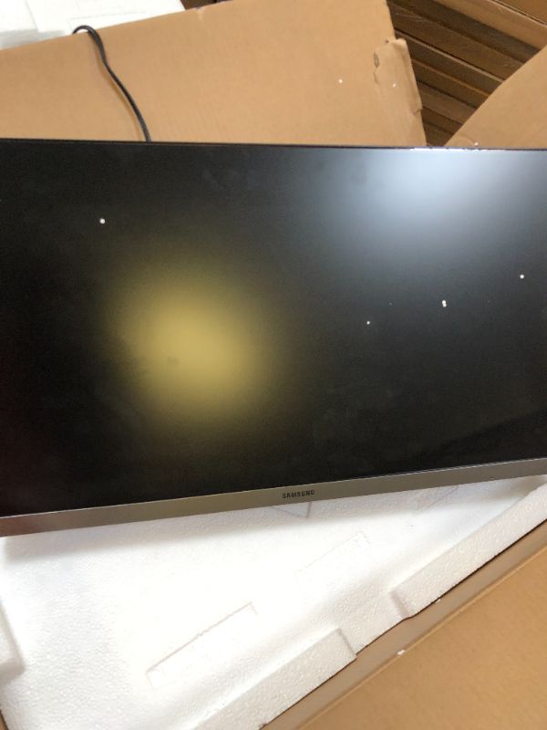 Photo 6 of SAMSUNG 23.5” CF396 Curved Computer Monitor, AMD FreeSync for Advanced Gaming, 4ms Response Time, Wide Viewing Angle, Ultra Slim Design, LC24F396FHNXZA, Black
(LIKE NEW)
