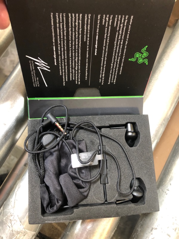 Photo 2 of Razer Hammerhead Duo Wired Earbuds: Custom-Tuned Dual-Driver Technology - in-Line Mic Mute Switch - Aluminum Frame - Braided Cable - 3.5mm Headphone Jack - Nintendo Switch Edition, Black
