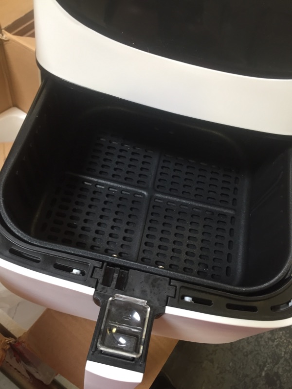 Photo 4 of COSORI Air Fryer Max XL 5.8 QT, Creamy White