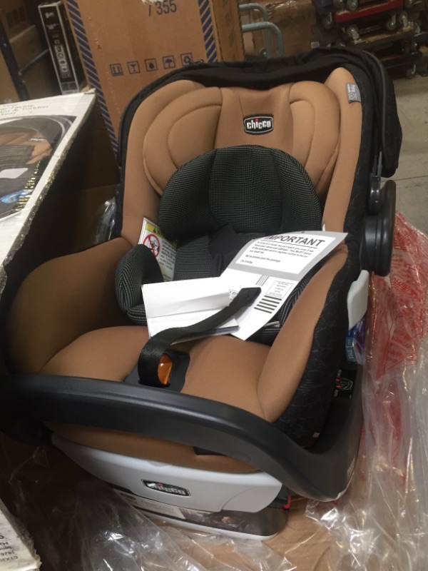 Photo 2 of Chicco Fit2 Infant & Toddler Car Seat