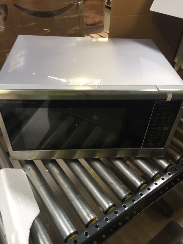 Photo 2 of Sharp Carousel 23'' 1.8 cu.ft. Countertop Microwave
(LIKE NEW)

