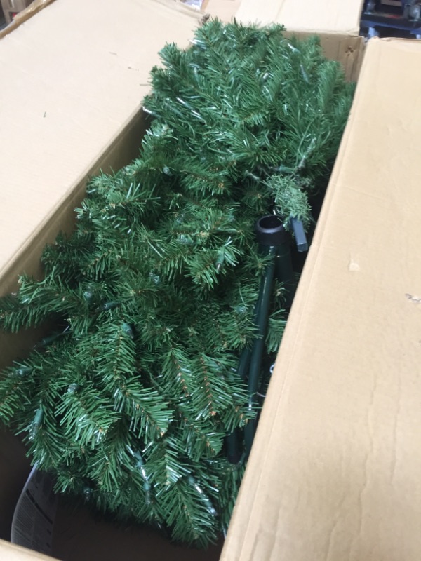 Photo 3 of 7’ Pre-lit North Valley Spruce Artificial Christmas Tree – Clear Lights
