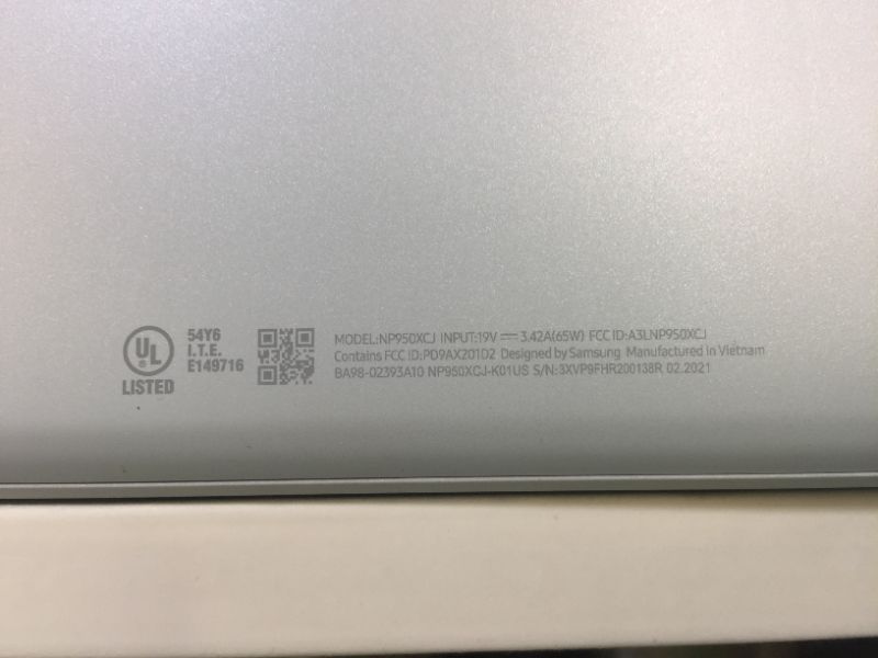 Photo 5 of Samsung - Galaxy Book Ion 15.6" Laptop - Intel Core i7 - 8GB Memory - 512GB SSD - Aura Silver
