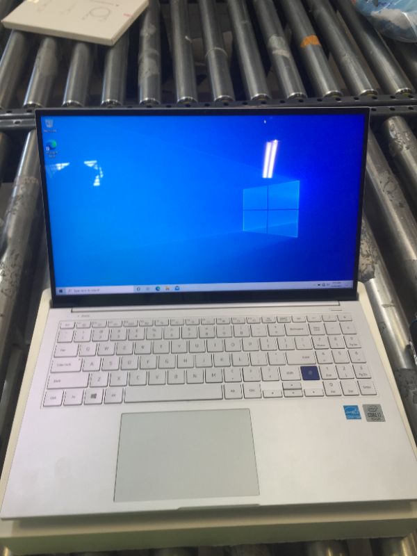 Photo 2 of Samsung - Galaxy Book Ion 15.6" Laptop - Intel Core i7 - 8GB Memory - 512GB SSD - Aura Silver
