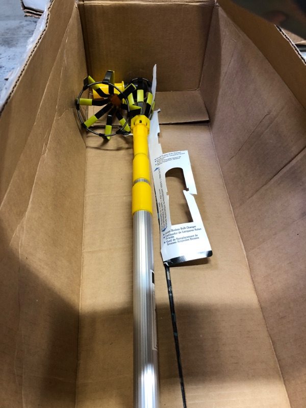 Photo 2 of Designers Edge E3001 11' Yellow Light Changing Kit Foot Metal Telescopic Pole, Baskets, Suction Cup and Broken Bulb Changers, Versatile Use, 5 Accessories Included