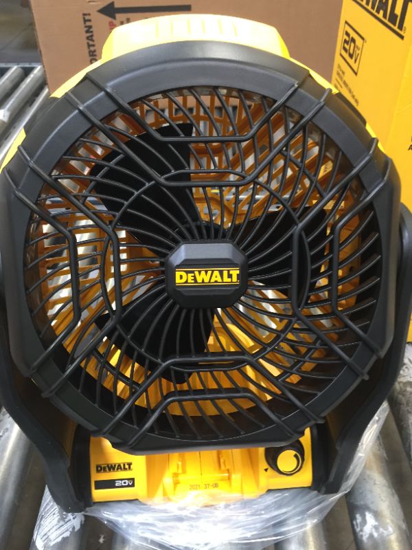 Photo 2 of DEWALT 20V MAX* Jobsite Fan, Tool Only-----(UNABLE TO TEST FUNCTIONALITY)