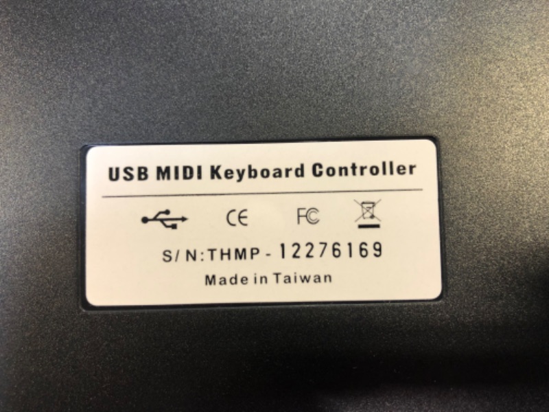 Photo 4 of MIDIPLUS AKM320 USB MIDI Keyboard Controller, Black, 32-key

