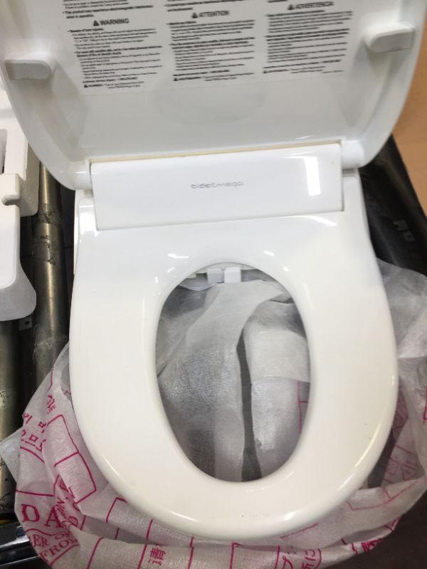 Photo 3 of Coway Bidetmega 400E Elongated-Electronic Bidet Seat, White
(MISSING REMOTE)--------(DIRTY)
