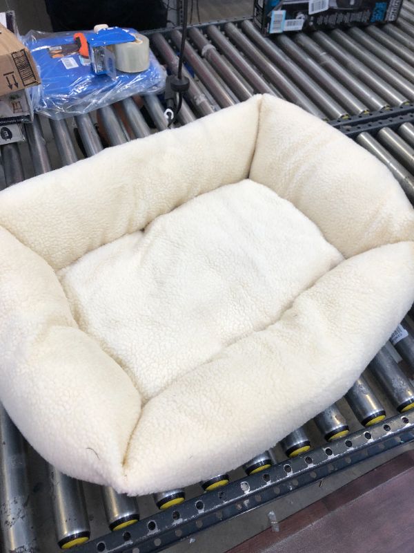 Photo 2 of Amazon Basics Warming Pet Bed For Cats or Dogs
