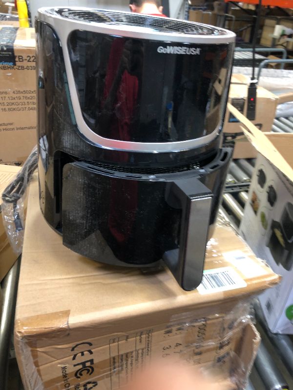 Photo 1 of GoWISE USA GW22956 7-Quart Electric Air Fryer & Dehydrator w/ 3 Stackable Racks, Black/Silver, & Standard 6-Piece Air Fryer Accessory Kit Universal
(BOTTOM TRAY IS STUCK)

