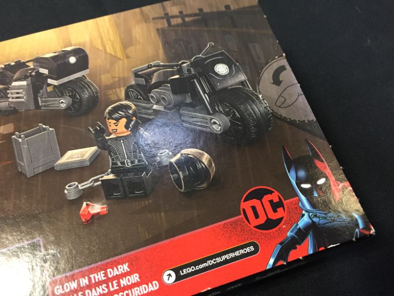 Photo 2 of LEGO DC Batman: Batman & Selina Kyle Motorcycle Pursuit 76179 Building Kit