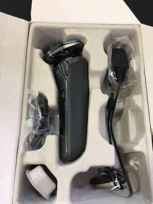 Photo 3 of Philips Norelco Shaver 7100, Rechargeable Wet & Dry Electric Shaver with SenseIQ Technology and Pop-up Trimmer S7788/82
1 Count (Pack of 1)