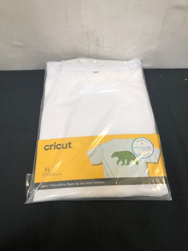 Photo 2 of Cricut mens Men's T-shirt White XL