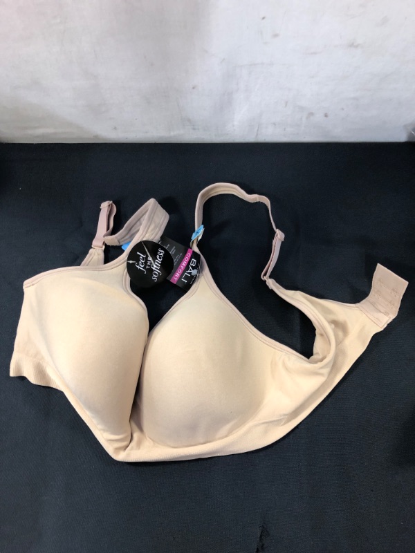 Photo 1 of Bali Women's Comfort Revolution Wirefree Bra DF3463 - SIZE 36 C 
