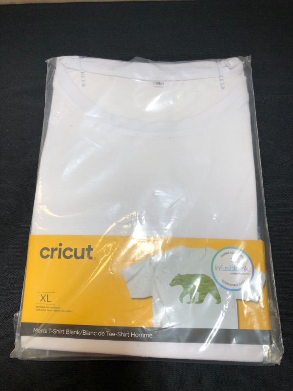 Photo 1 of Cricut mens Men's T-shirt - XL 
