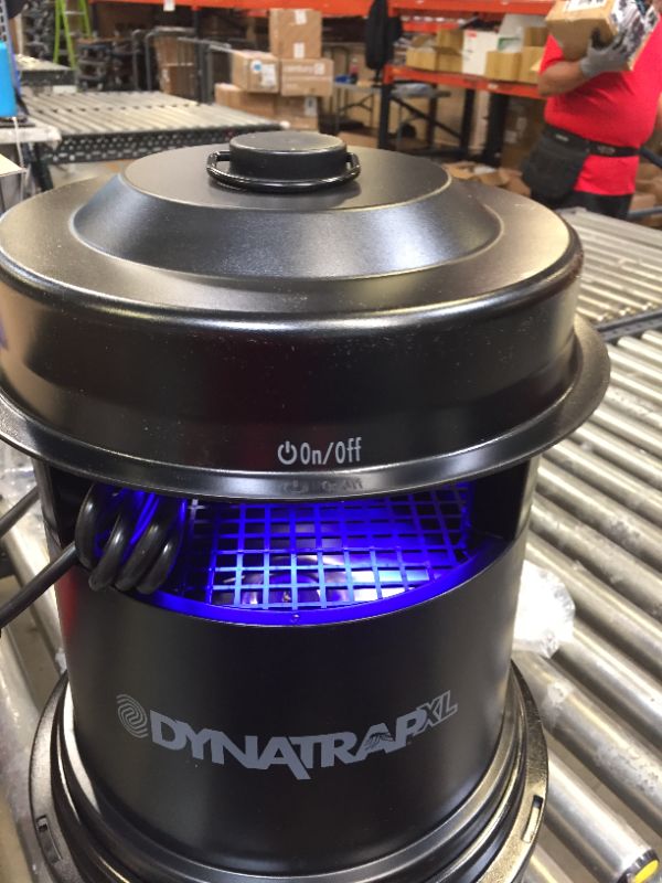 Photo 4 of DYNATRAP DT2000XLP Insect Killer,Outdoor Use Only,12W