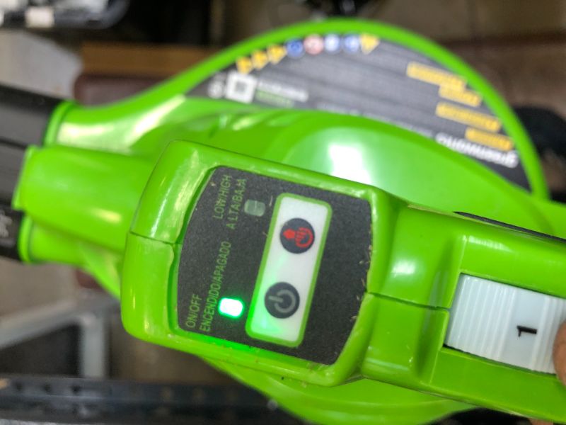 Photo 3 of Greenworks 40V (185 MPH / 340 CFM) Brushless Cordless Blower / Vacuum, 4.0Ah Battery and Charger Included
