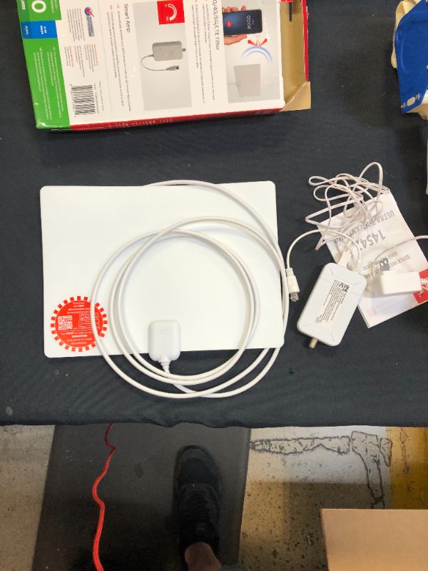 Photo 1 of One For All 14542 Amplified Indoor Ultra-thin HDTV Antenna - Supports 4K 1080p