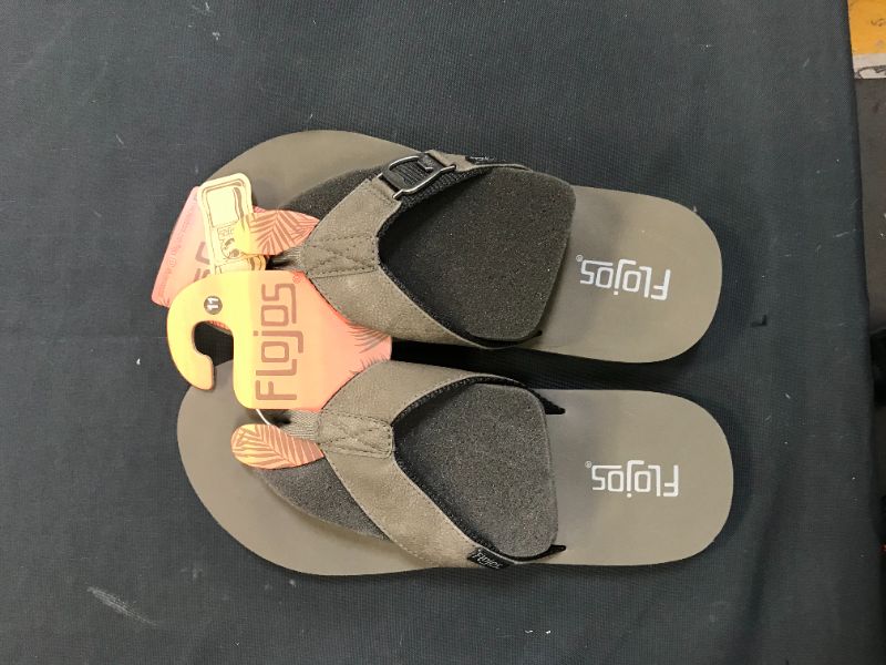 Photo 1 of szie 11 mens flip flops 