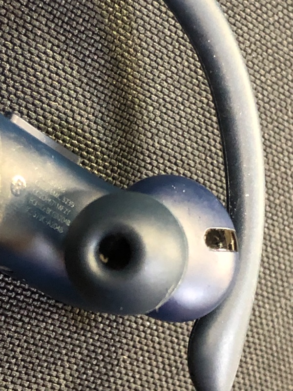 Photo 9 of Powerbeats Pro Wireless Earphones - Apple H1 Headphone Chip, Class 1 Bluetooth, 9 Hours of Listening Time, Sweat Resistant Earbuds, Built-in Microphone - Navy [ has bite marks on 1 ear bud / both earbuds are dirty and need to be cleaned ] power works and 