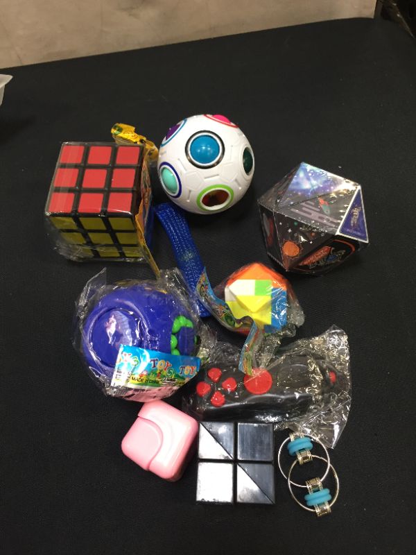 Photo 1 of Fidget Toy Set 10 PCS, Magic Cube Fidget Rings Infinity Cube Fidget Pad Flippy Chain, Handheld Toys for Sensory Kids & Adults
(design and color may vary) 2 PACK (20PCS TOTAL)