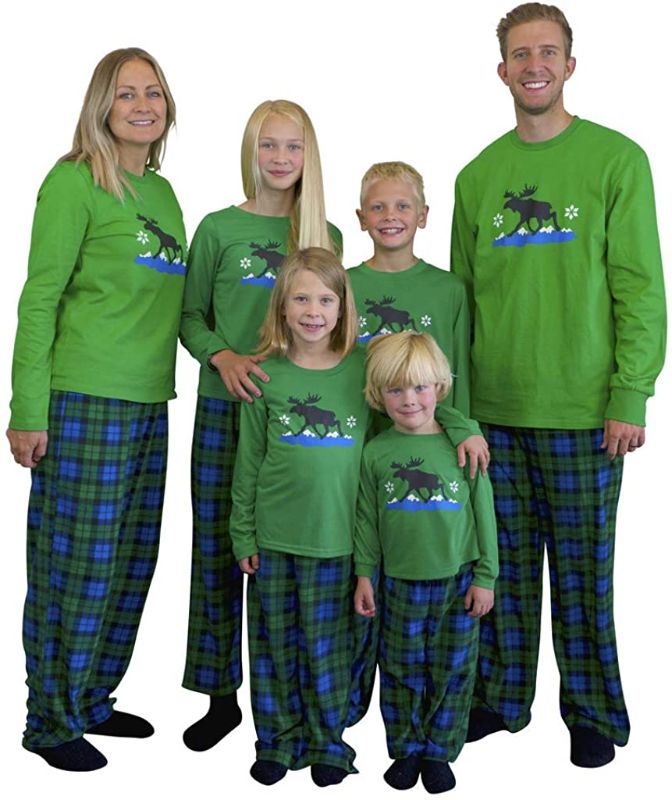 Photo 1 of Mad Dog Concepts Matching Family Green Plaid Moose Christmas Holiday Pajamas Set + Slipper Socks
( BOYS SIZE 8(M)