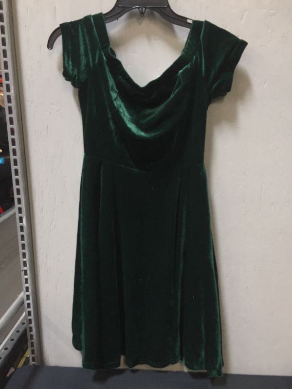 Photo 1 of GRACE KARIN OFF SHOULDERS GREEN EMERALD VELVET DRESS
SIZE SMALL