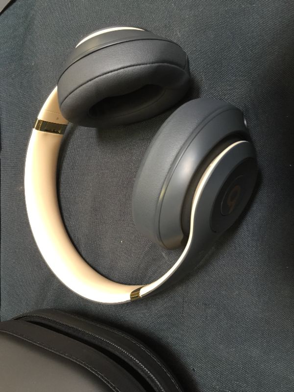 Photo 3 of Beats Studio3 Over-Ear Noise Canceling Bluetooth Wireless Headphones

