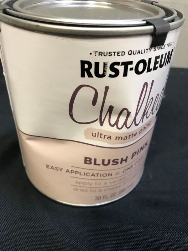 Photo 2 of 1 qt Rust-Oleum Brands 285142 Blush Pink Chalked Ultra Matte Paint ( TIN IS DAMAGED ) 
