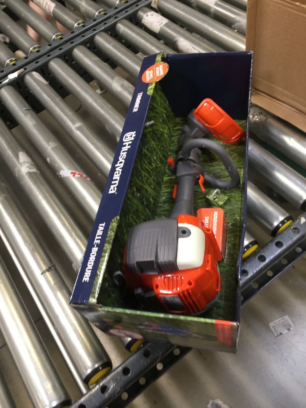 Photo 3 of Husqvarna 585729102 223L Toy Trimmer
