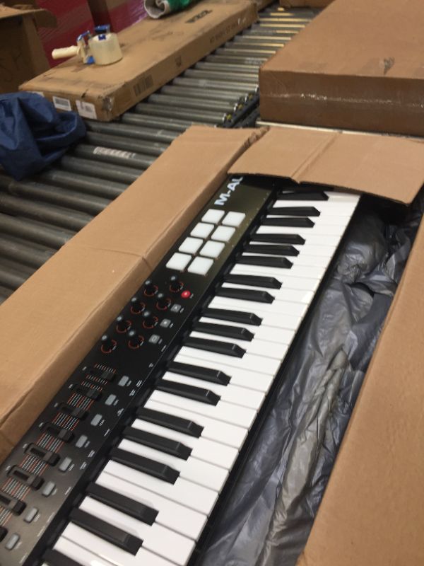 Photo 6 of M-Audio Oxygen 61 61-key Keyboard Controller
