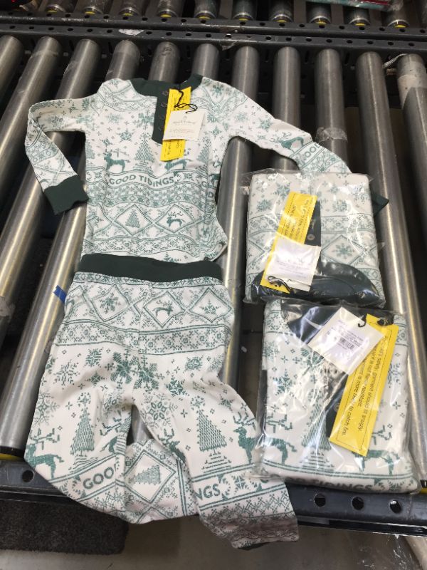 Photo 1 of 3 pack Hearth & Hand Unisex Green Good Tidings Pajamas
size 3T