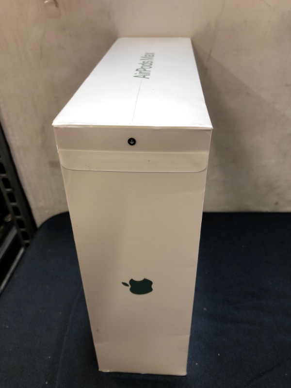 Photo 3 of Apple AirPods Max - Green - FACTORY SEALED 
