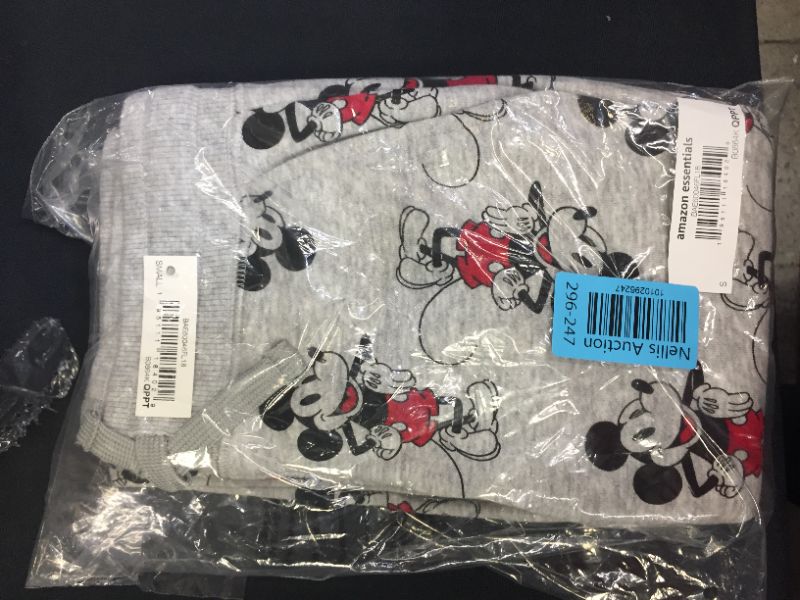 Photo 3 of Amazon Essentials Disney /Marvel ---- Boys and toddlers'---- fleece jogger sweatpants, size small 