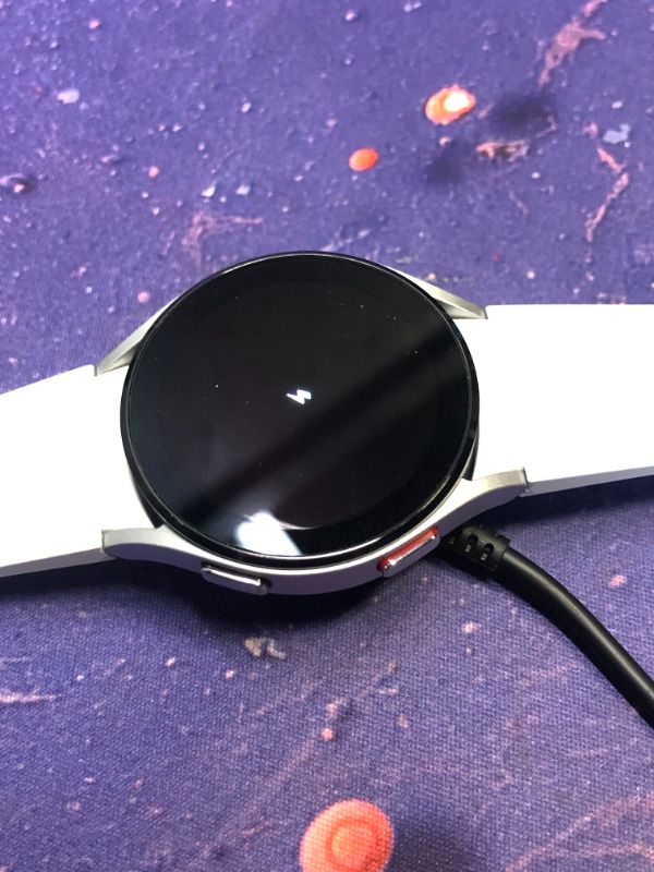 Photo 4 of Samsung Galaxy Watch 4 LTE 40mm Smartwatch - Silver/White
(used)(turns on but unable to fully test)