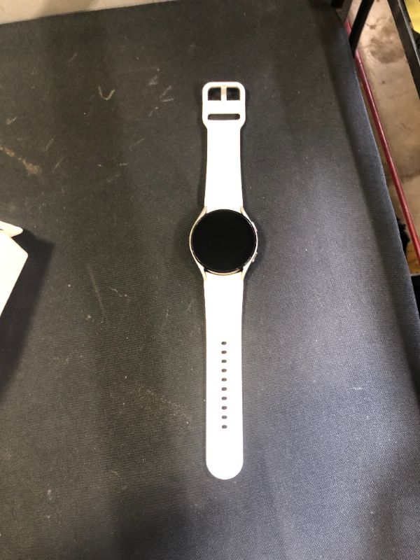 Photo 5 of Samsung Galaxy Watch 4 LTE 40mm Smartwatch - Silver/White
(used)(turns on but unable to fully test)
